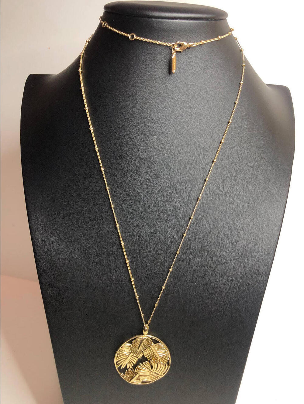 5095 Stella & Dot Goldtone Palm leaf fern pendant necklace 28-30" Long